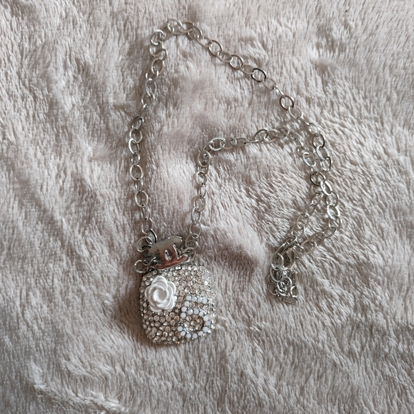 Elegant Cubic Zirconia White Flower Necklace - Picture 12 of 17